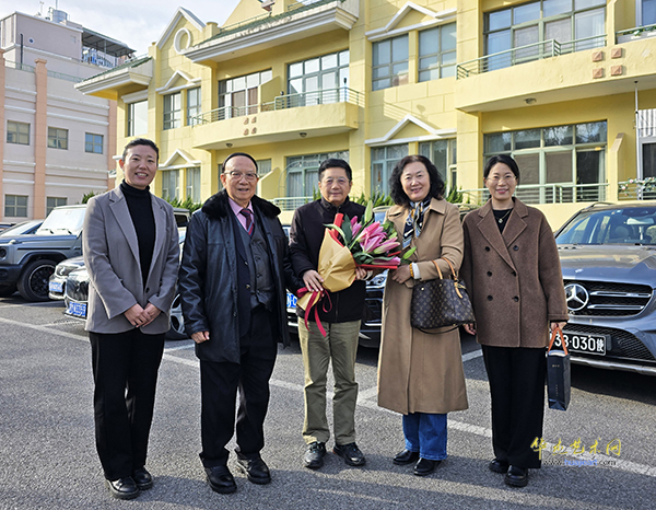 马晓光莅临港澳台美协参观指导