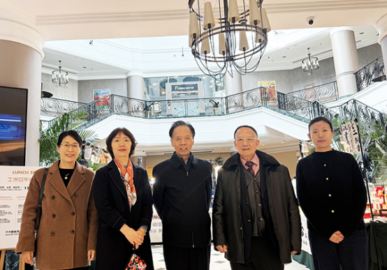 原国家文化部副部长王文章一行莅临港澳台美协参观指导