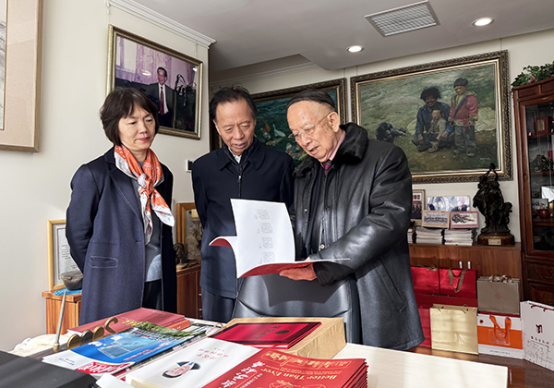 原国家文化部副部长王文章一行莅临港澳台美协参观指导