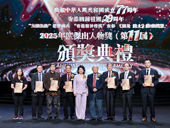 蔡豪杰出席第十一届年度杰出人物奖颁奖典礼 蔡豪杰出席第十一届年度杰出人物奖颁奖典礼